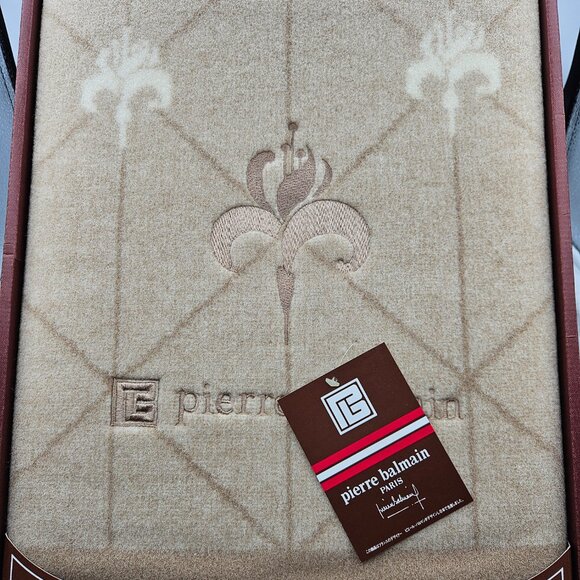 Pierre Balmain Blanket - Picture 2 of 10